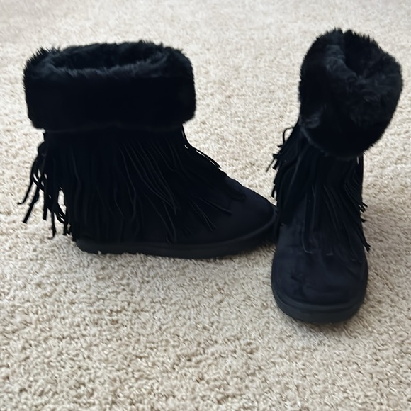 Women’s black fringe with fur booties - Picture 2 of 5